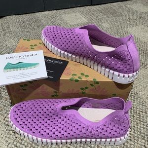 Isle Jacobsen “Tulip” slip on shoe New In Box!